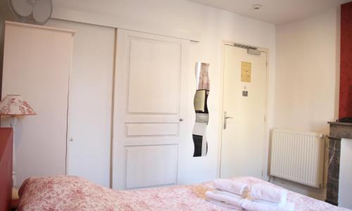 Hotel Saint Yves - photo 2